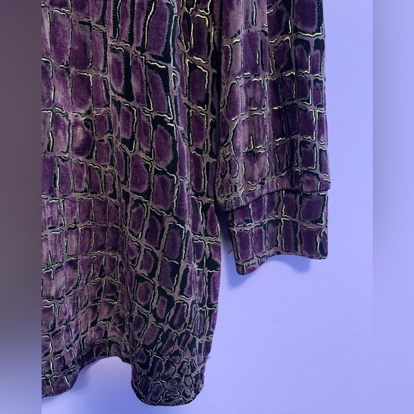 Super cool 90’s snakeskin with gold details button up blouse - Picture 4 of 13